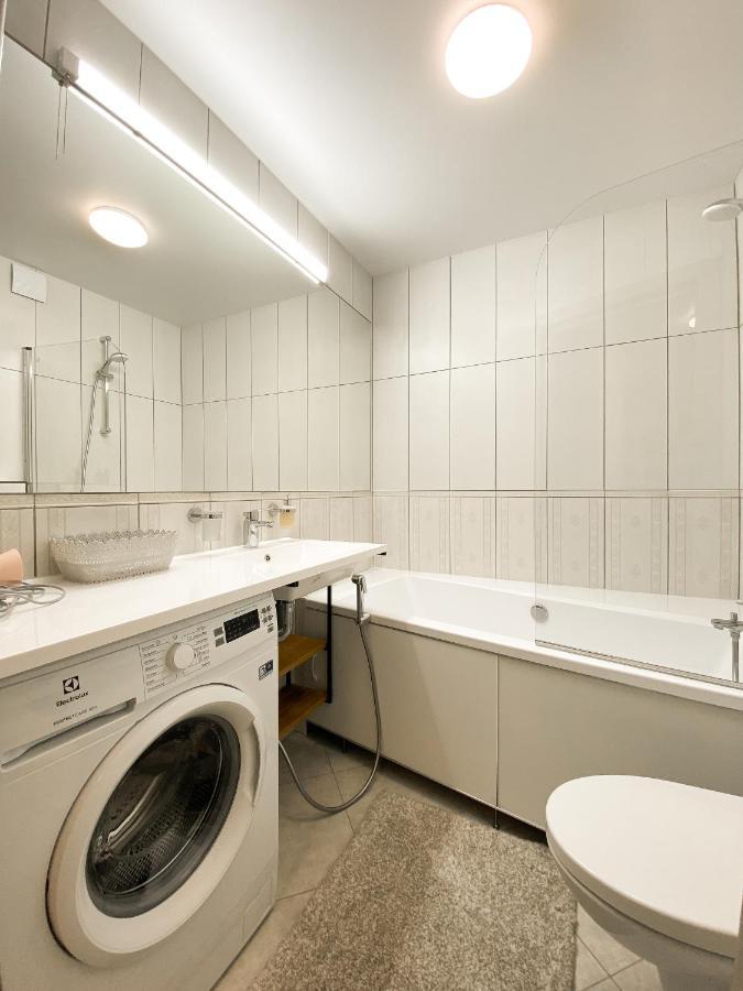 פולטבה Стильні Апартаменти В Самому Центрі Біля Корпусного Саду - Мережа Helen חדר תמונה